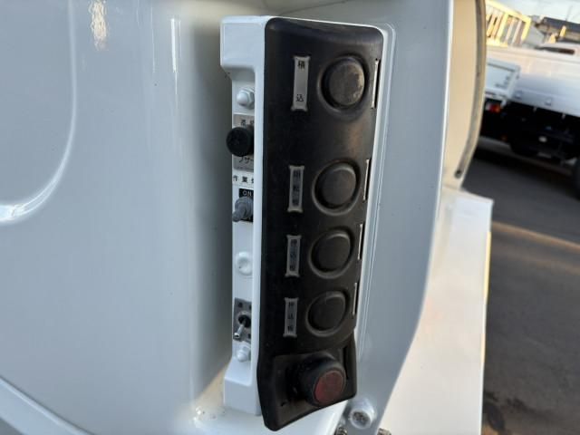 MITSUBISHI CANTER 2015