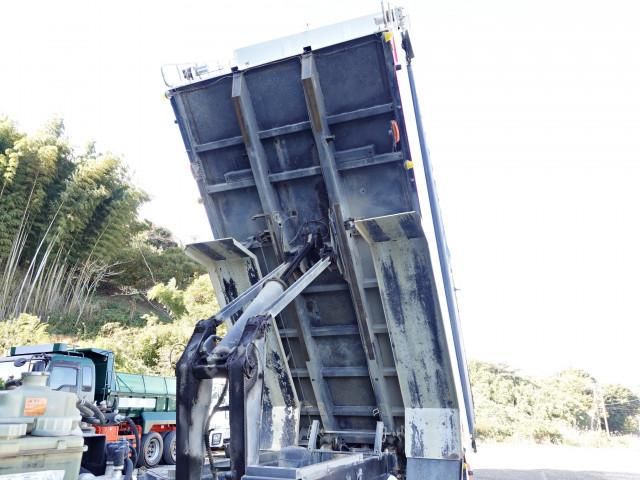 MITSUBISHI FUSOU SUPER GREAT 2014