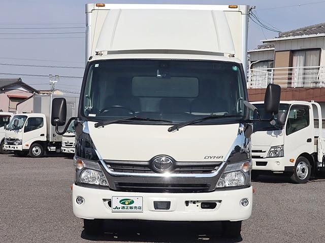 TOYOTA DYNA 2019