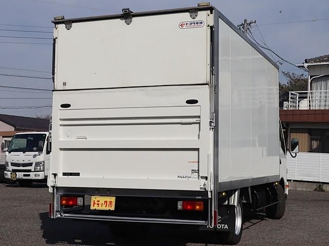TOYOTA DYNA 2019