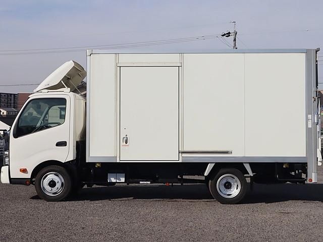 TOYOTA DYNA 2019