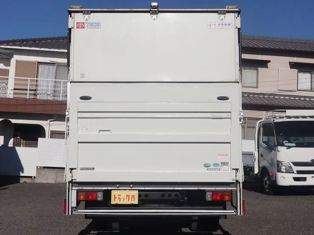 TOYOTA DYNA 2019
