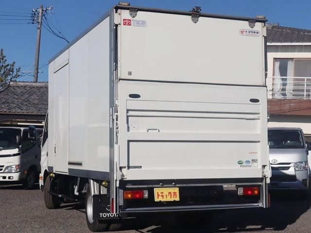 TOYOTA DYNA 2019