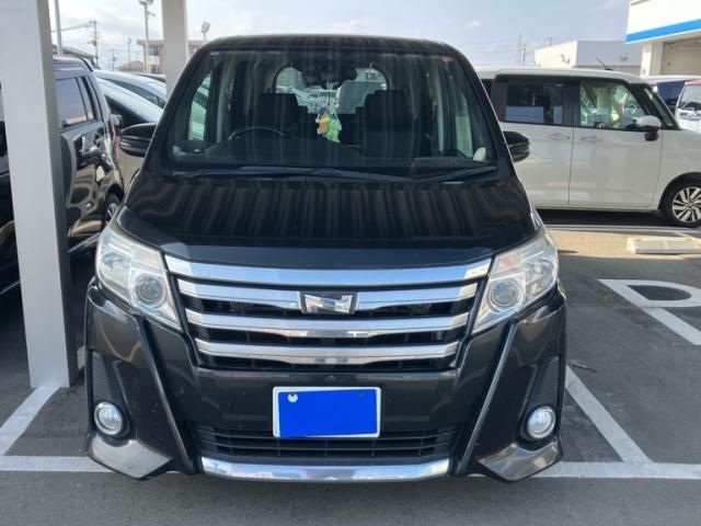 TOYOTA NOAH 2014