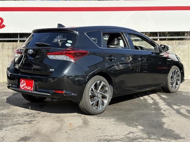 TOYOTA AURIS HYBRID 2016