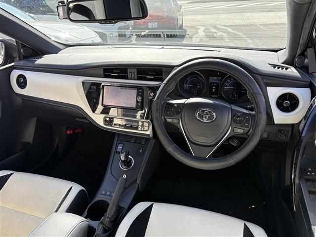 TOYOTA AURIS HYBRID 2016