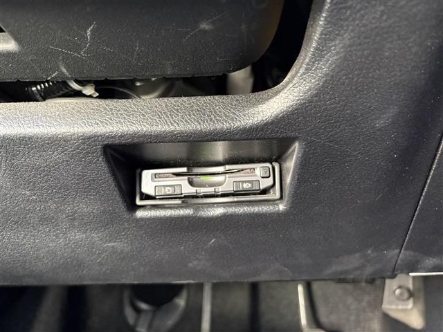 TOYOTA AURIS HYBRID 2016