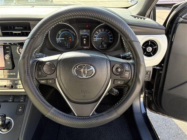 TOYOTA AURIS HYBRID 2016