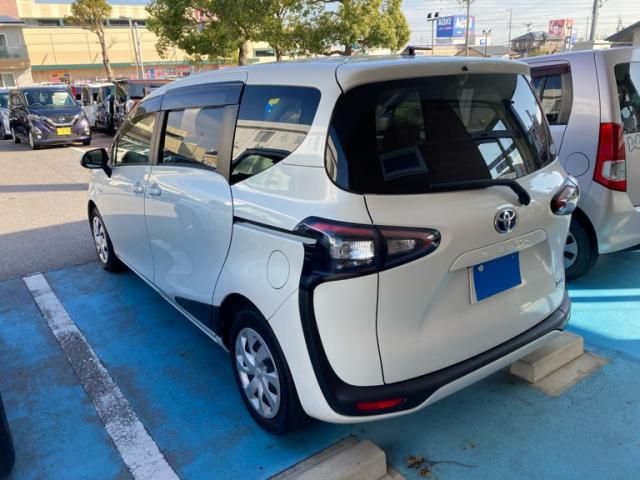 TOYOTA SIENTA HYBRID 2016