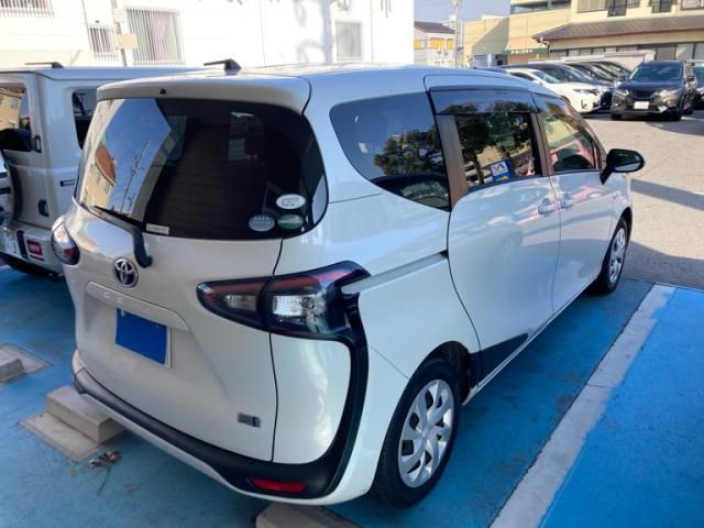 TOYOTA SIENTA HYBRID 2016