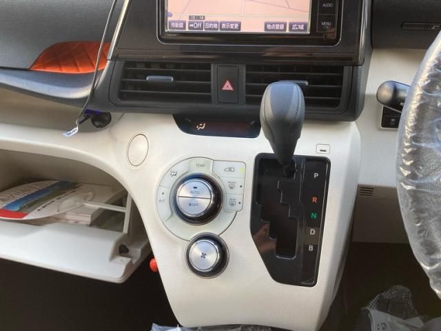 TOYOTA SIENTA HYBRID 2016