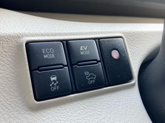 TOYOTA SIENTA HYBRID 2016