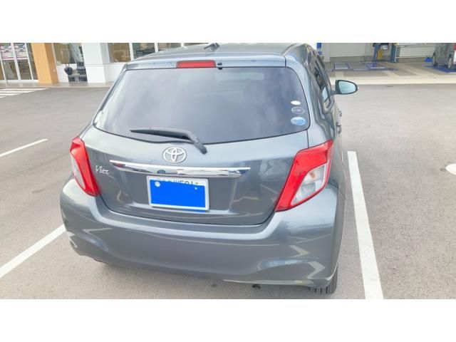 TOYOTA VITZ 2011
