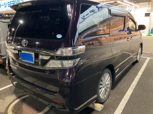 TOYOTA VELLFIRE 2013
