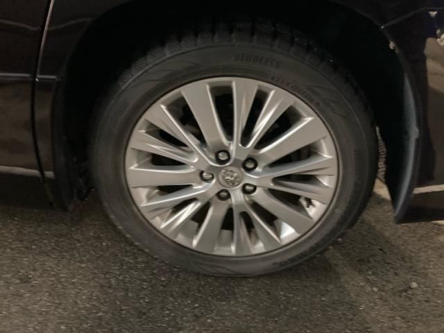 TOYOTA VELLFIRE 2013