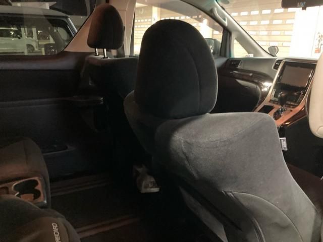 TOYOTA VELLFIRE 2013