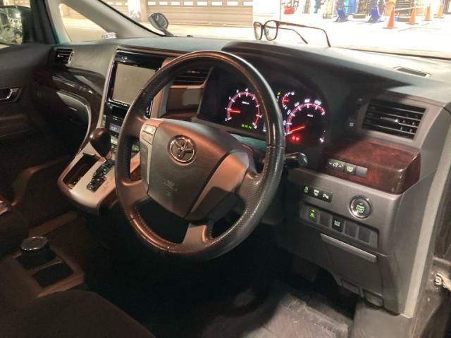 TOYOTA VELLFIRE 2013
