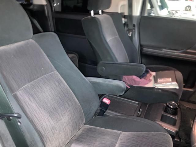 TOYOTA VELLFIRE 2013