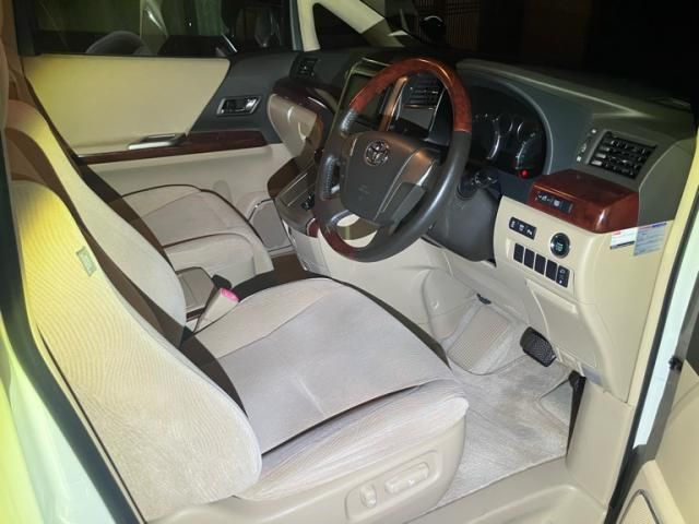 TOYOTA ALPHARD 2009