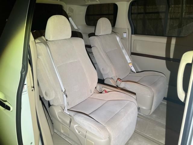 TOYOTA ALPHARD 2009
