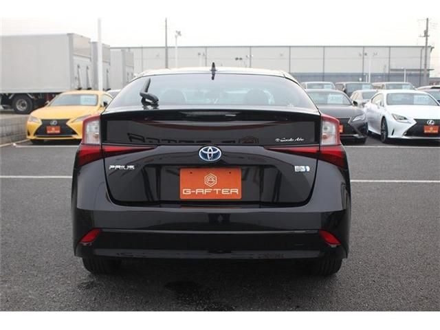 TOYOTA PRIUS 2021