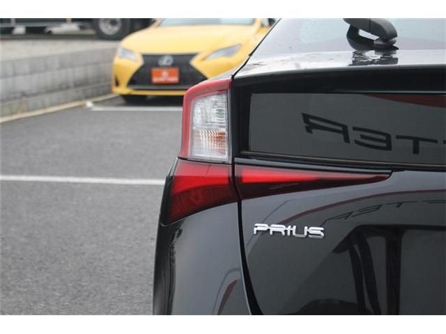 TOYOTA PRIUS 2021