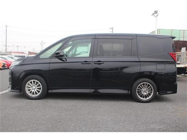 TOYOTA NOAH HYBRID 2023