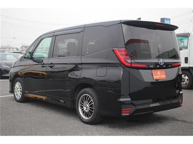 TOYOTA NOAH HYBRID 2023