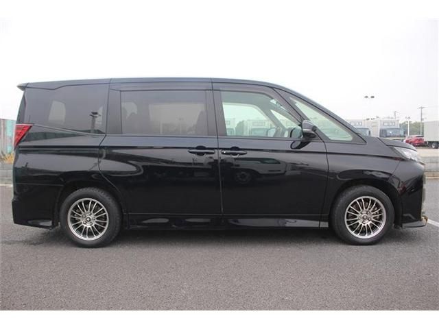 TOYOTA NOAH HYBRID 2023