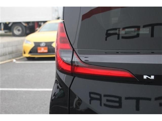 TOYOTA NOAH HYBRID 2023