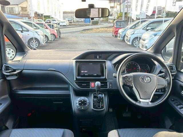 TOYOTA NOAH 2015