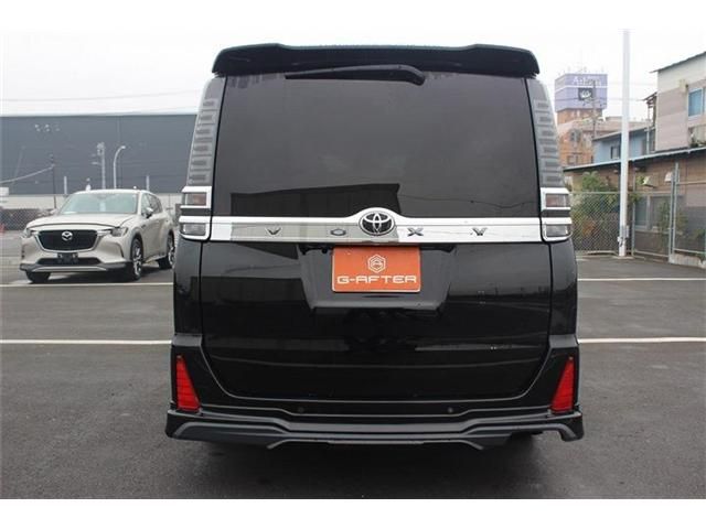 TOYOTA VOXY 2019
