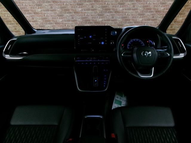 TOYOTA NOAH HYBRID 4WD 2023