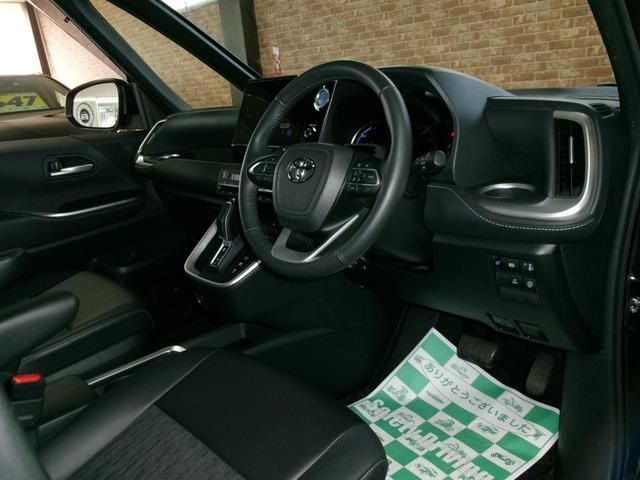 TOYOTA NOAH HYBRID 4WD 2023