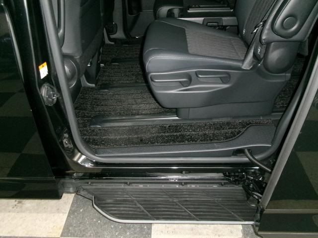 TOYOTA NOAH HYBRID 4WD 2023