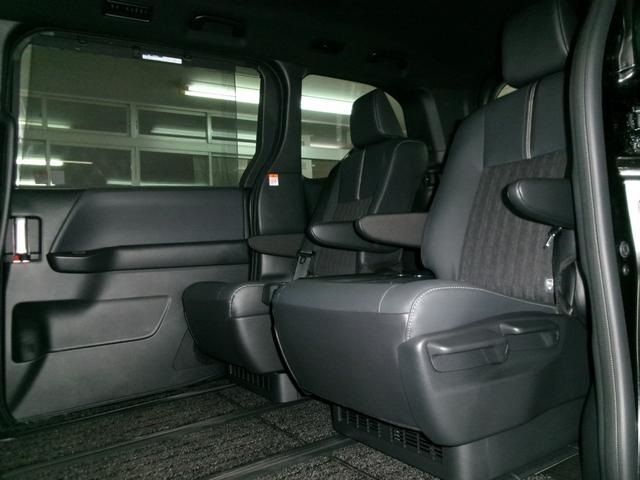 TOYOTA NOAH HYBRID 4WD 2023