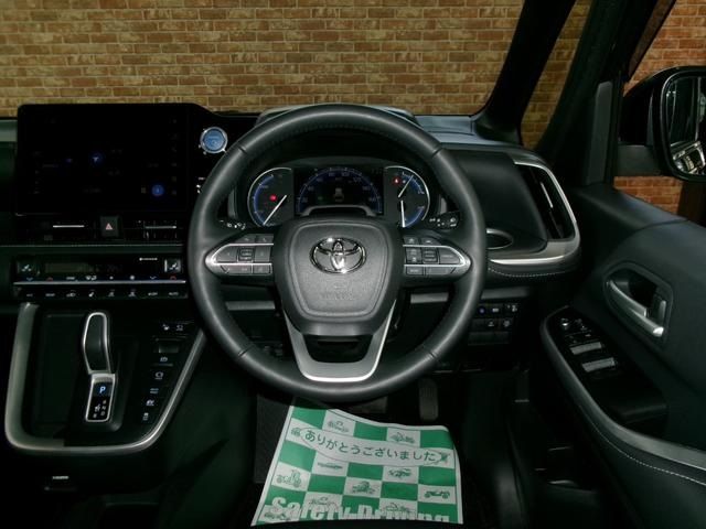 TOYOTA NOAH HYBRID 4WD 2023