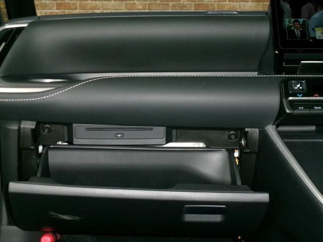 TOYOTA NOAH HYBRID 4WD 2023