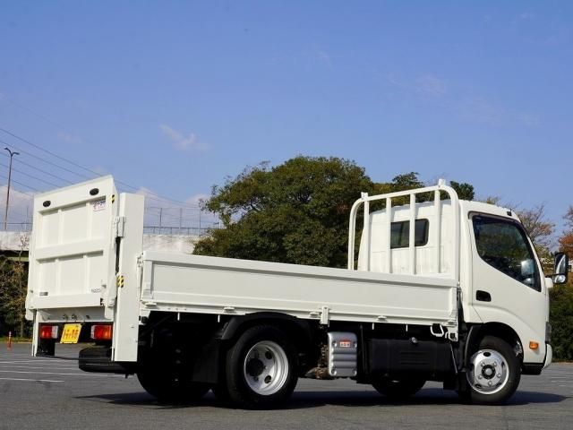 TOYOTA DYNA 2022
