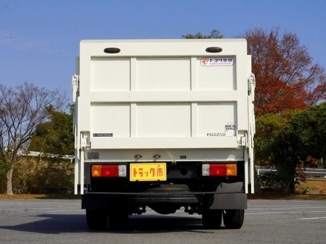 TOYOTA DYNA 2022