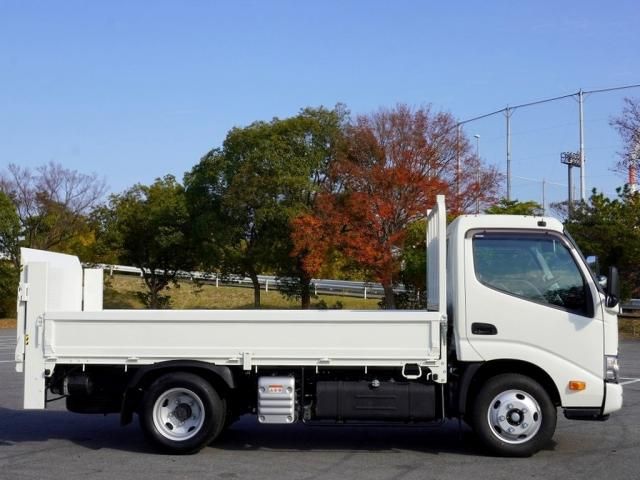 TOYOTA DYNA 2022
