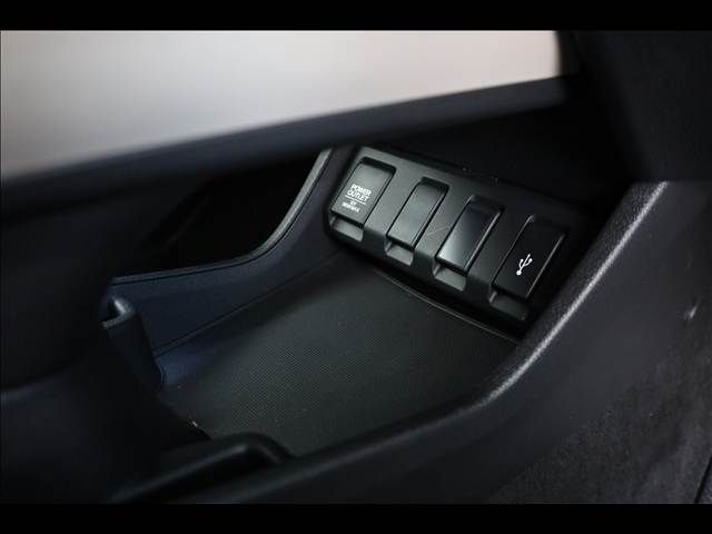 HONDA VEZEL HYBRID 2015