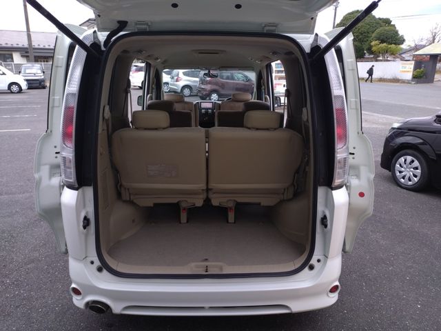 NISSAN SERENA  WG 2006