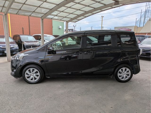TOYOTA SIENTA HYBRID 2016