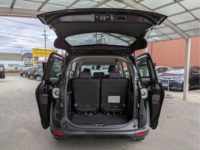 TOYOTA SIENTA HYBRID 2016