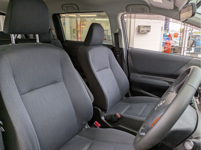 TOYOTA SIENTA HYBRID 2016