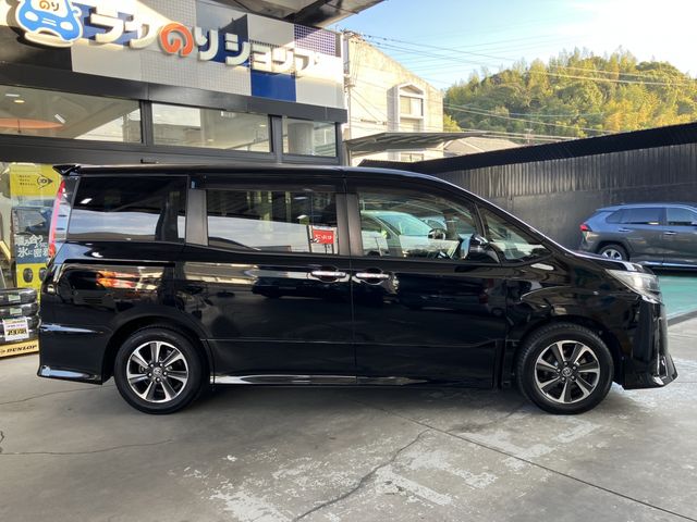 TOYOTA NOAH 2019