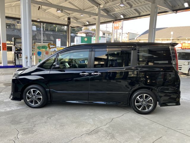 TOYOTA NOAH 2019