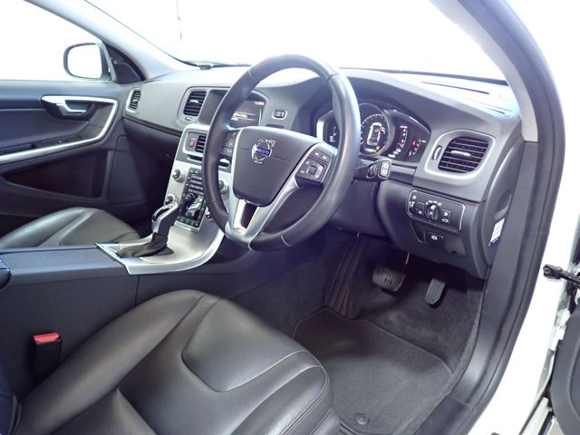 VOLVO VOLVO V60 2017