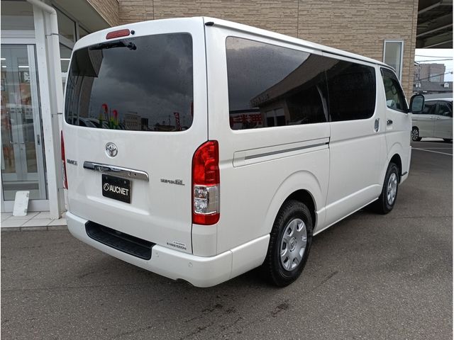 TOYOTA HIACE van 4WD 2022